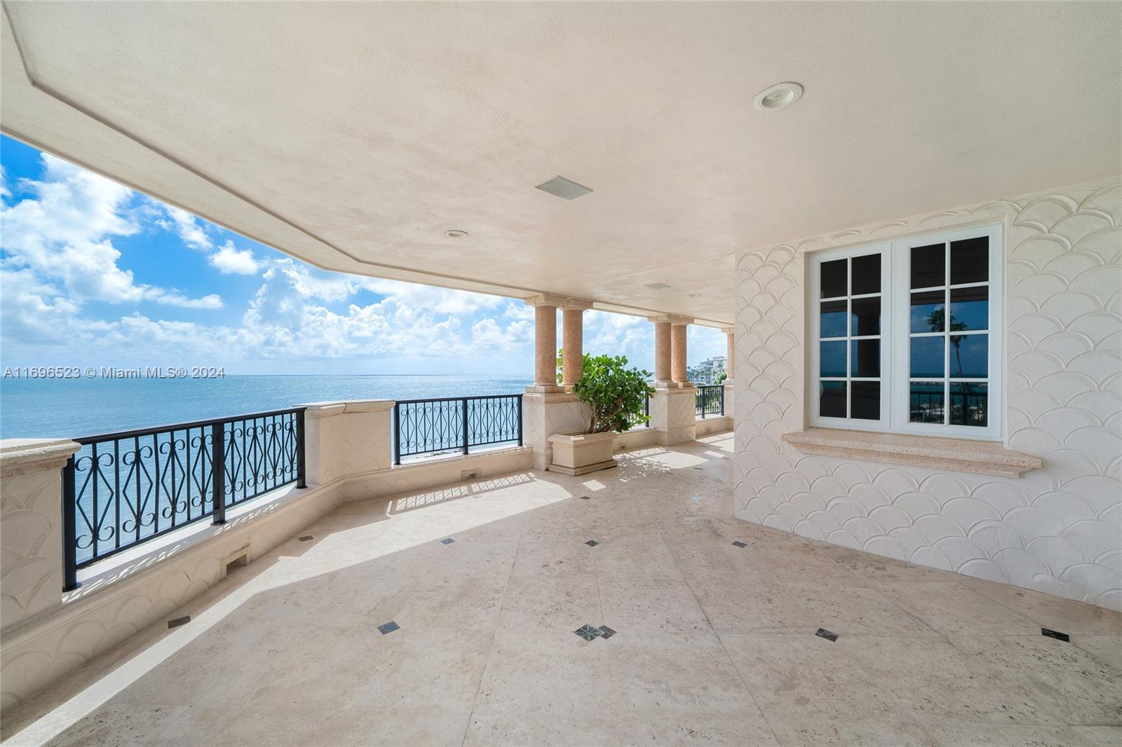 FISHER ISLAND - Residential