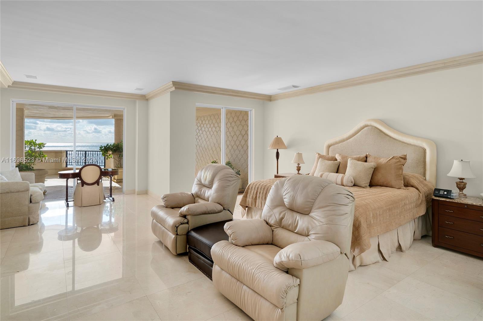 FISHER ISLAND - Residential
