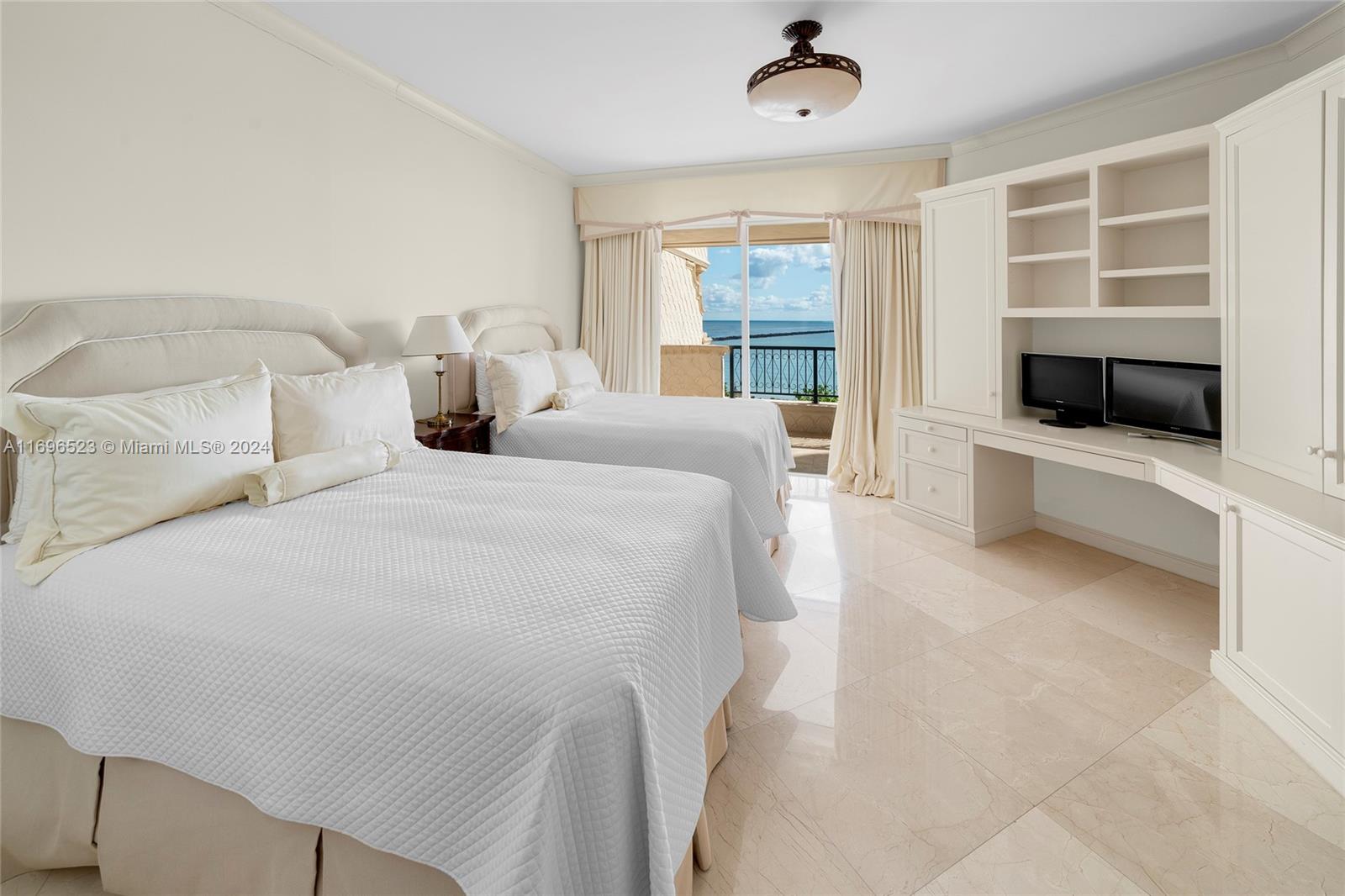 FISHER ISLAND - Residential