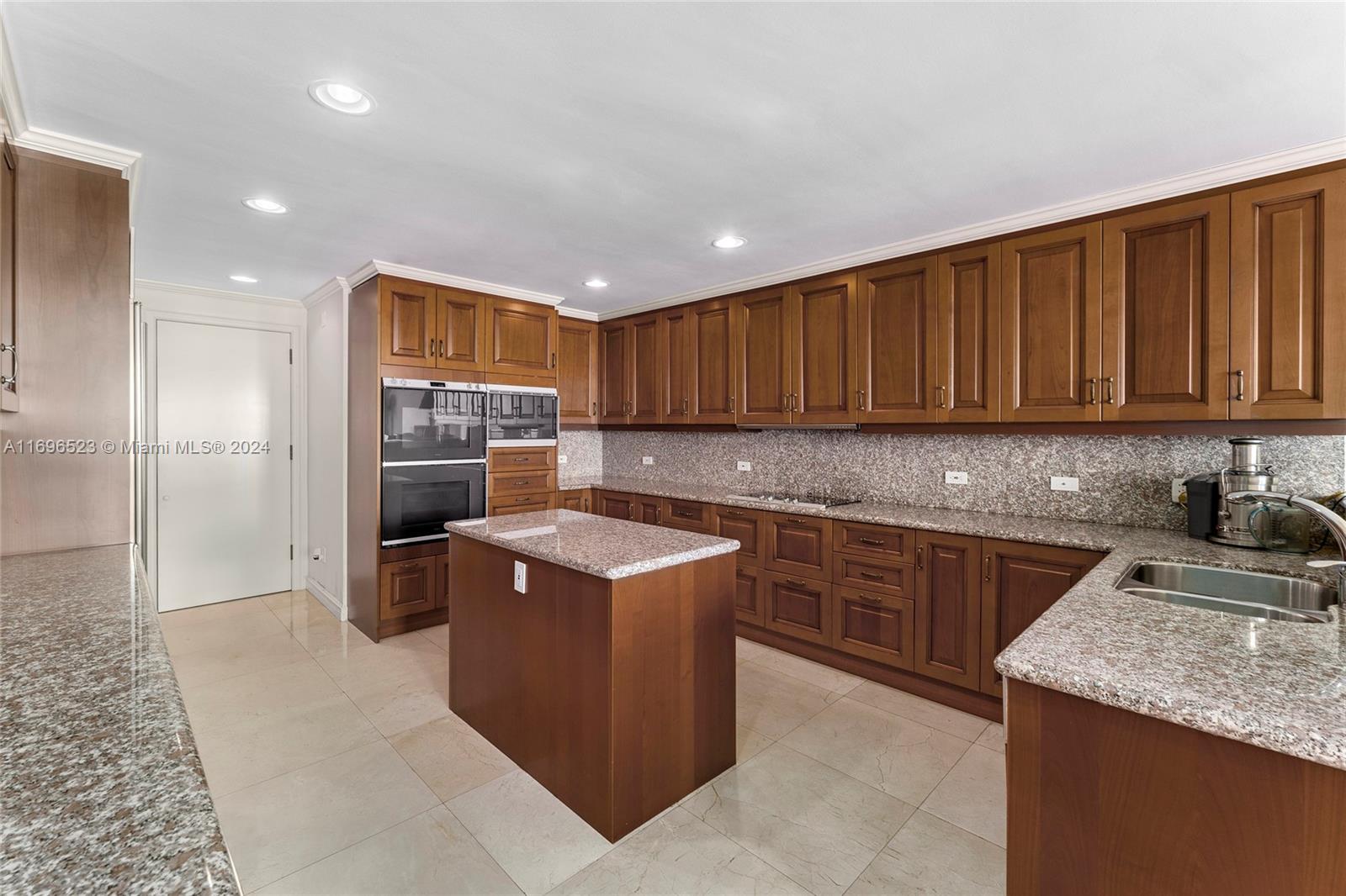 FISHER ISLAND - Residential