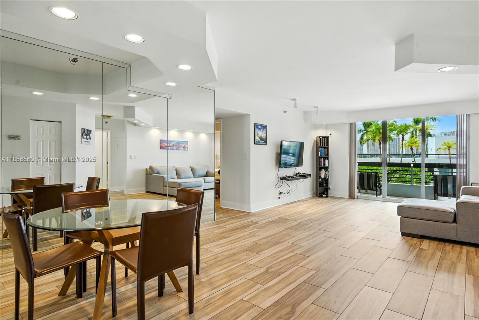3600 Mystic Pointe Dr 305