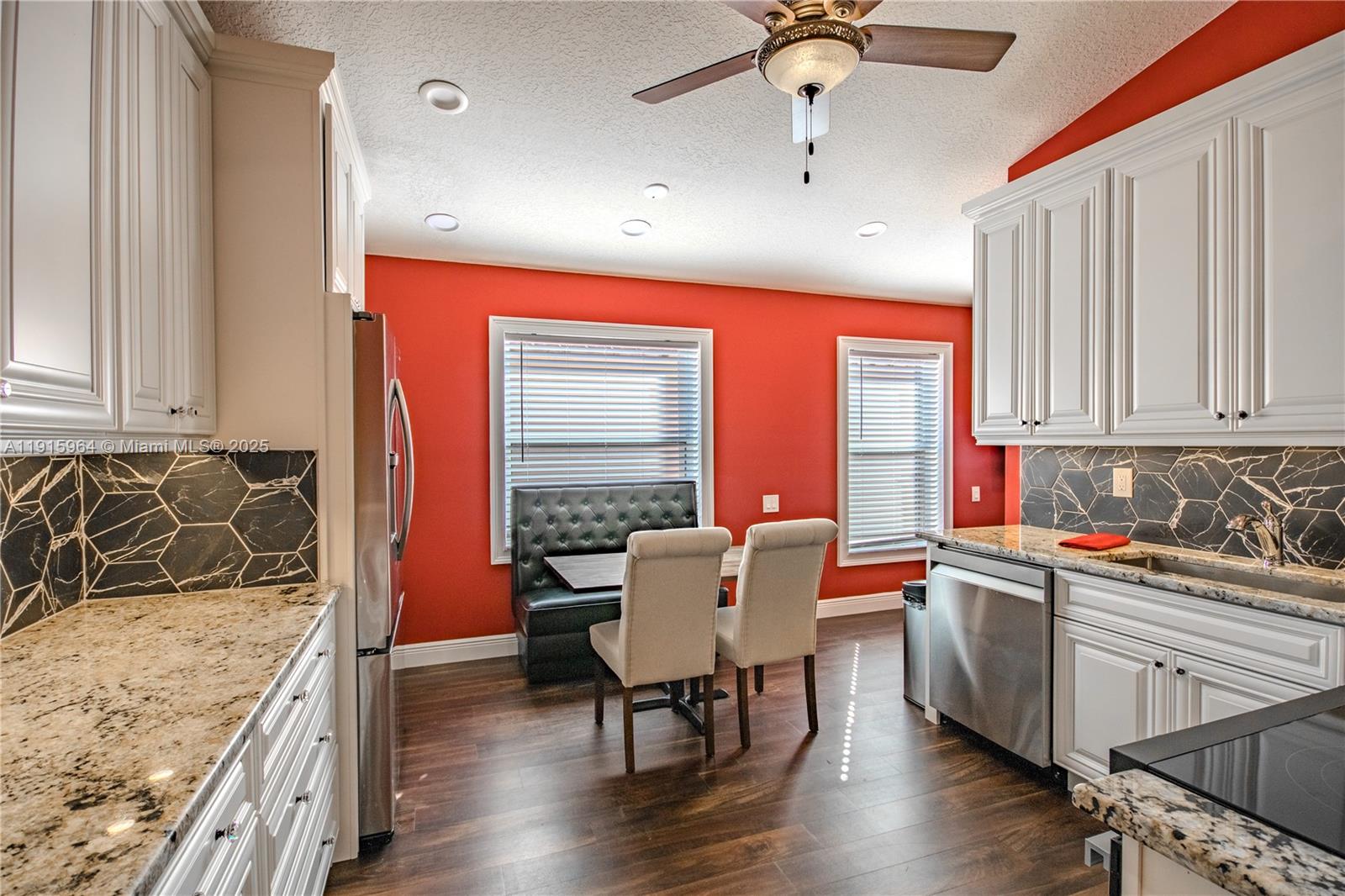 CASCADE LAKES - Residential