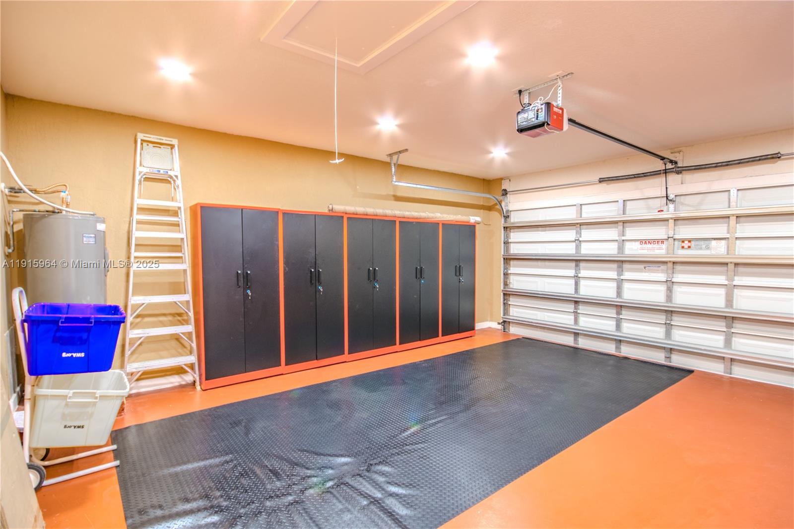 CASCADE LAKES - Residential