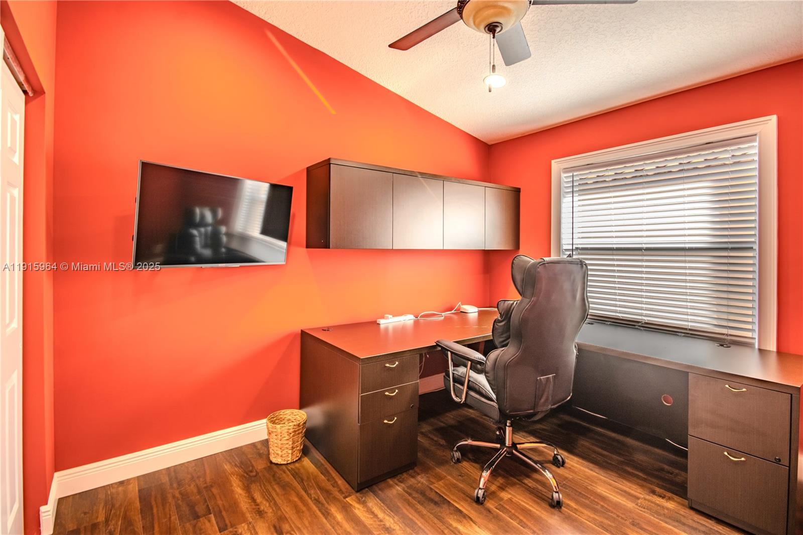 CASCADE LAKES - Residential