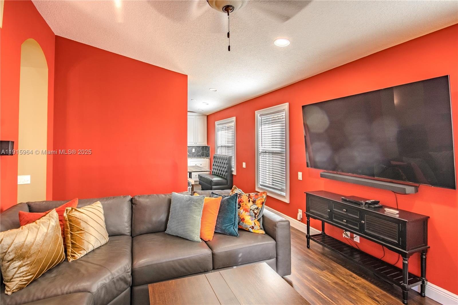 CASCADE LAKES - Residential