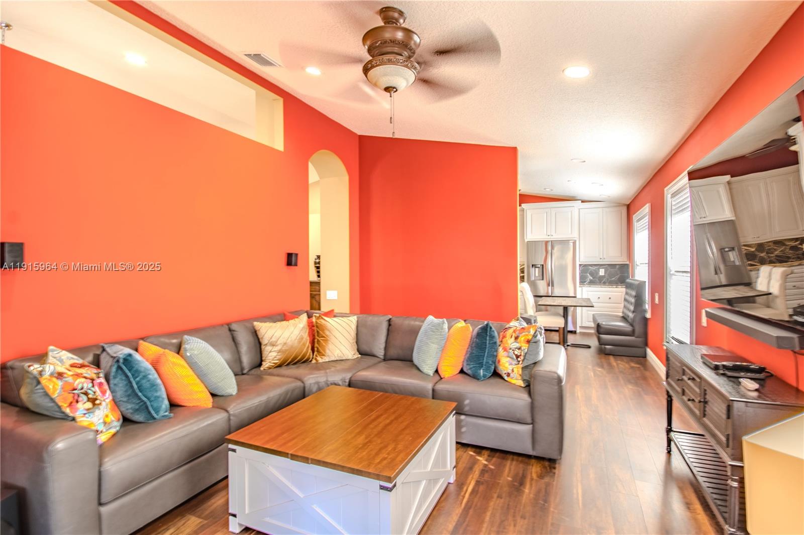 CASCADE LAKES - Residential