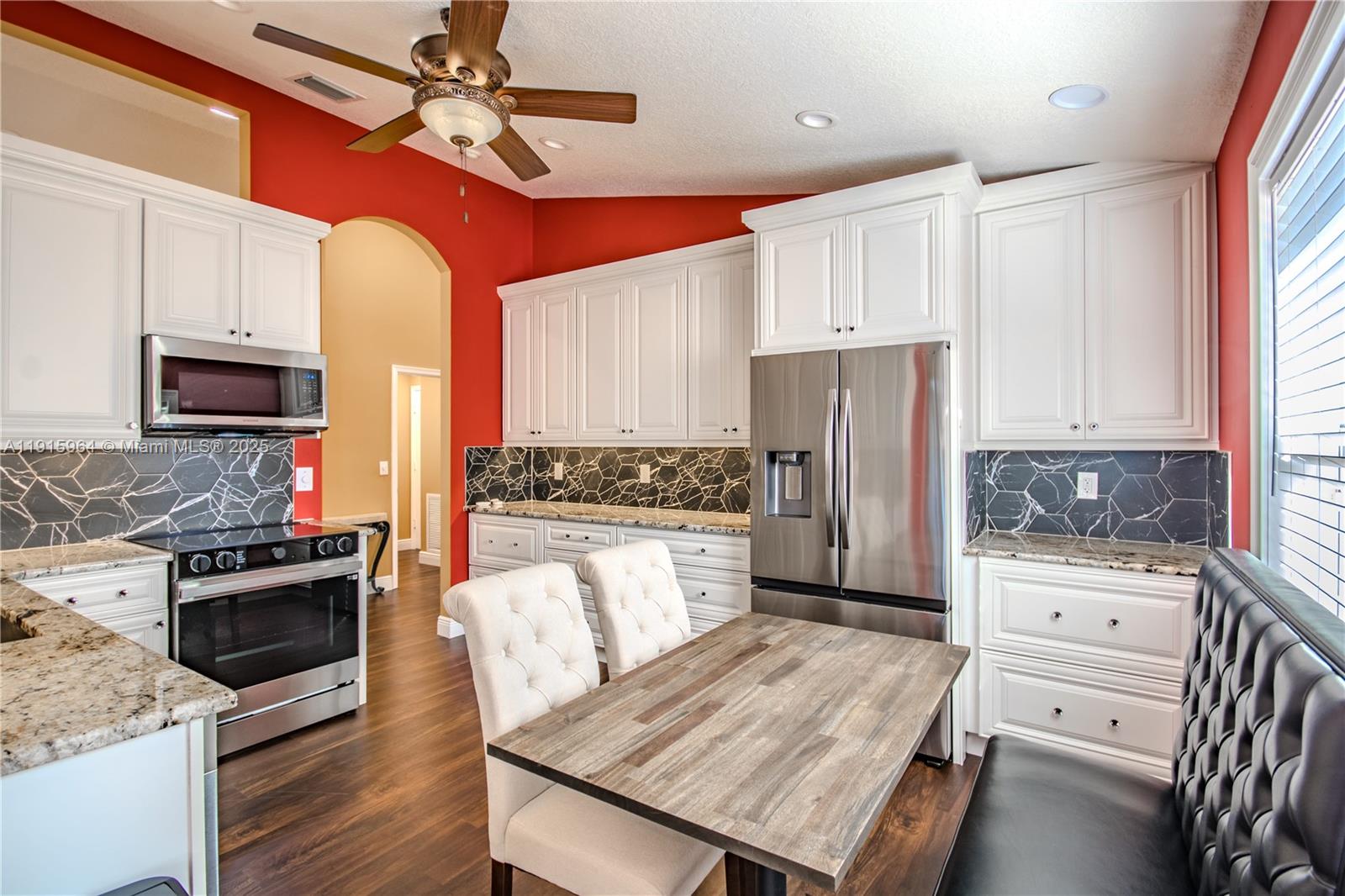 CASCADE LAKES - Residential