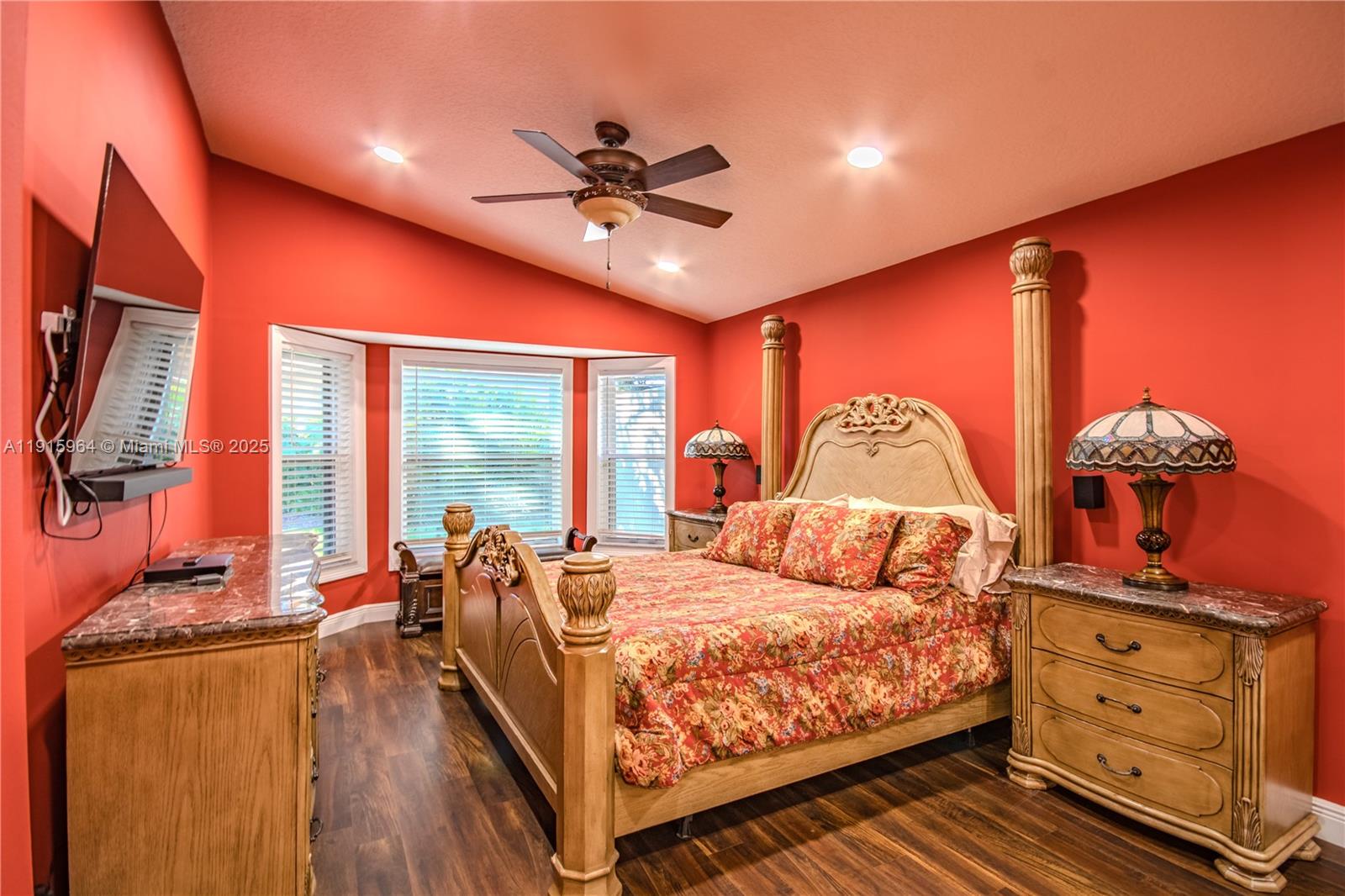 CASCADE LAKES - Residential