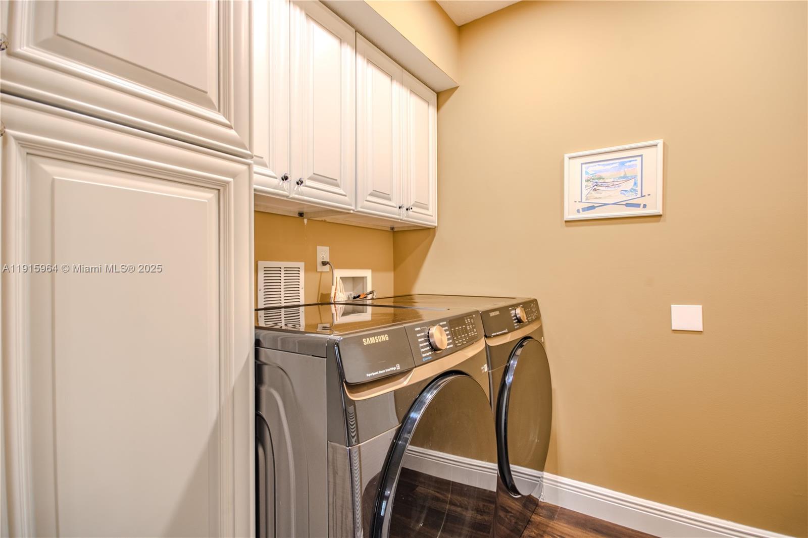 CASCADE LAKES - Residential