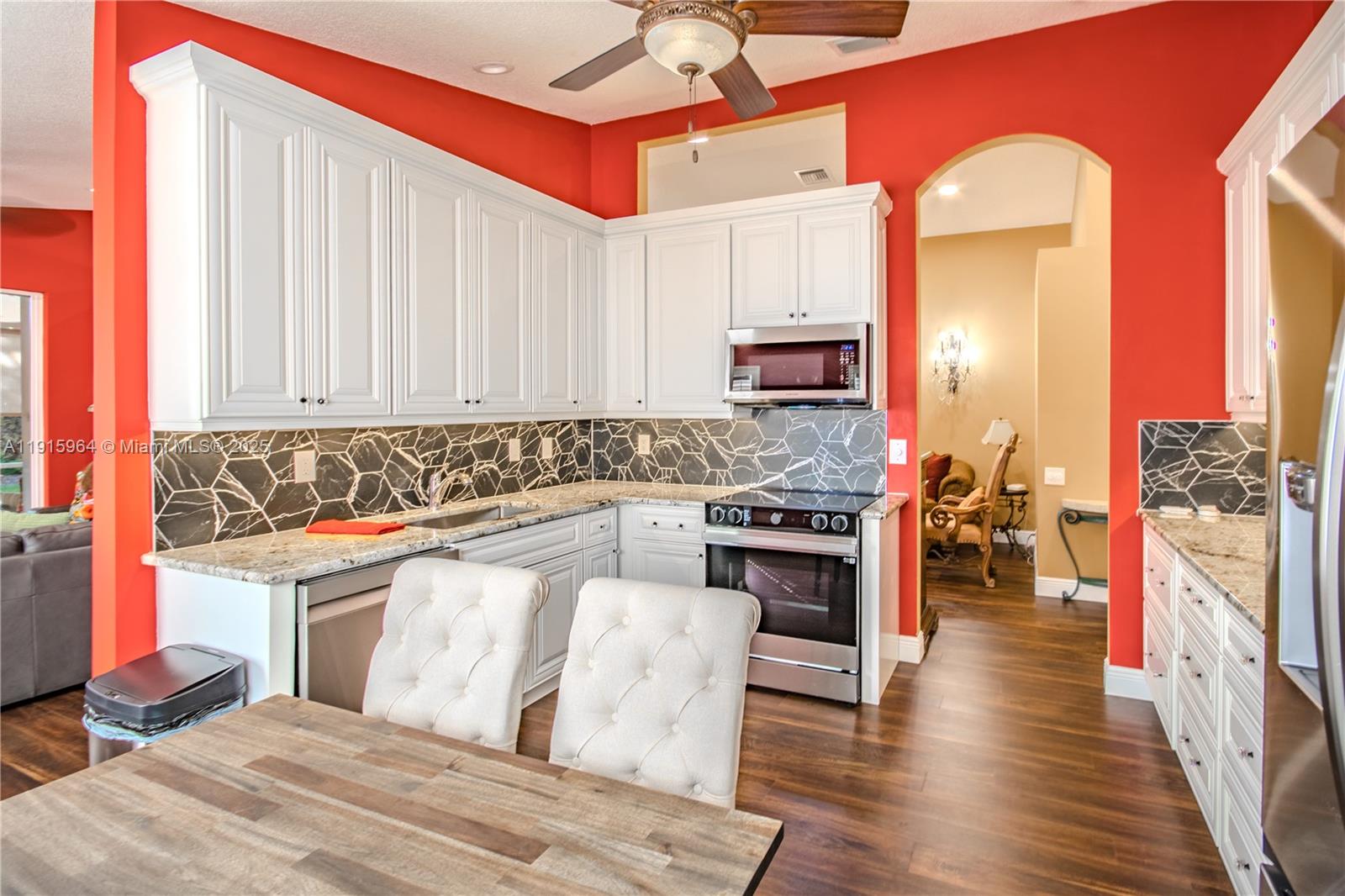 CASCADE LAKES - Residential