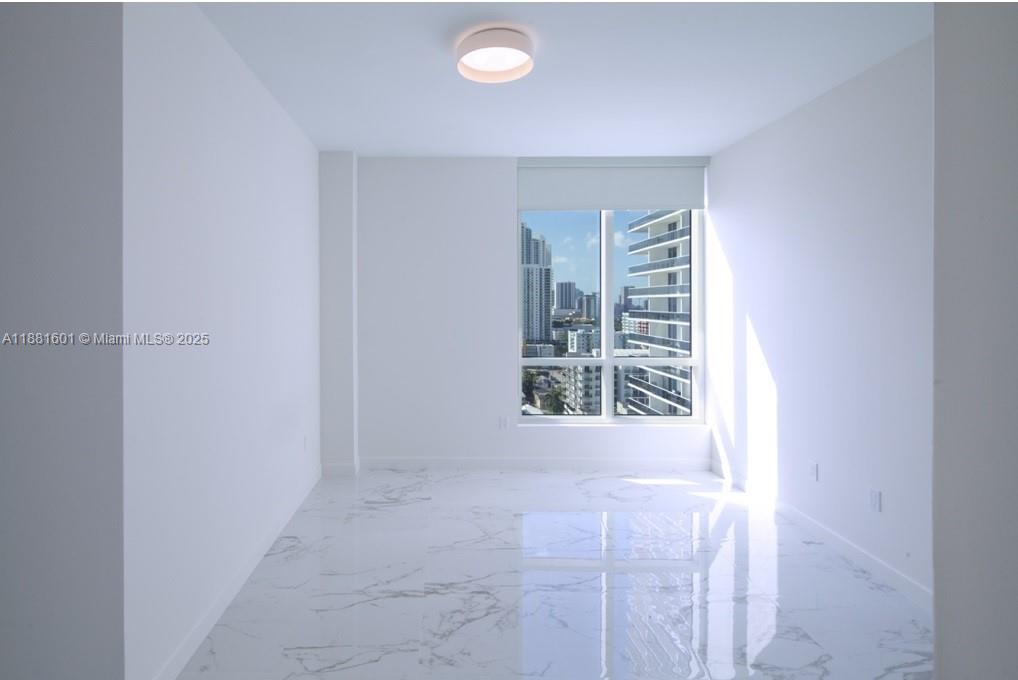 THE CRIMSON CONDO - Residential