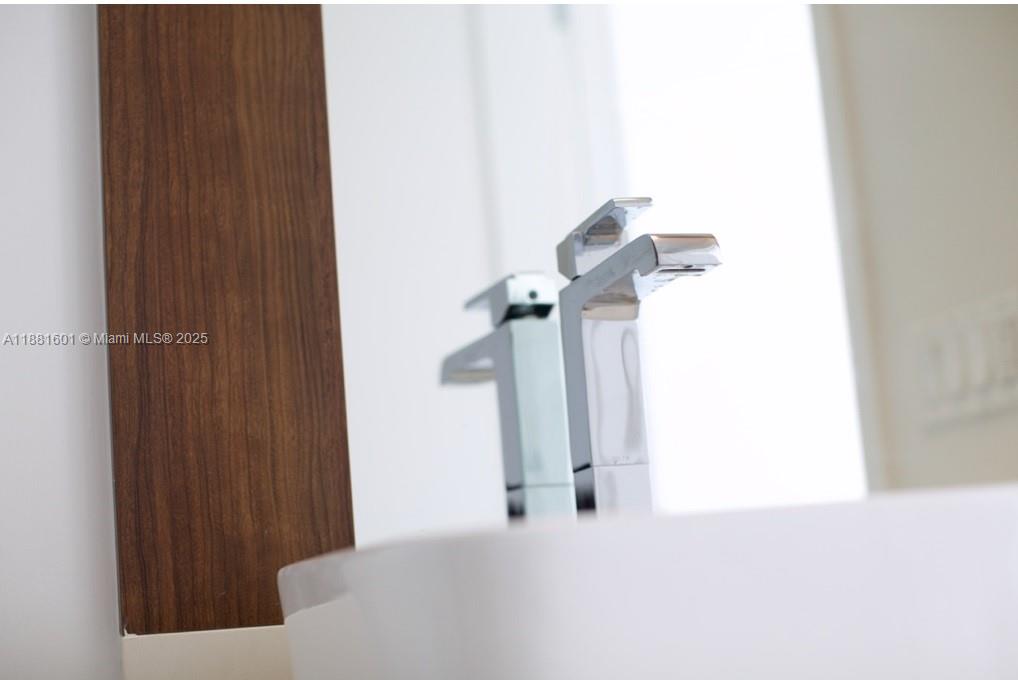 THE CRIMSON CONDO - Residential