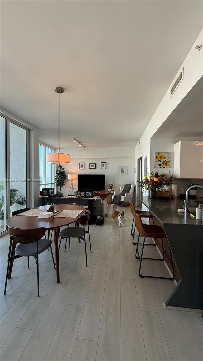 THE CRIMSON CONDO - Residential