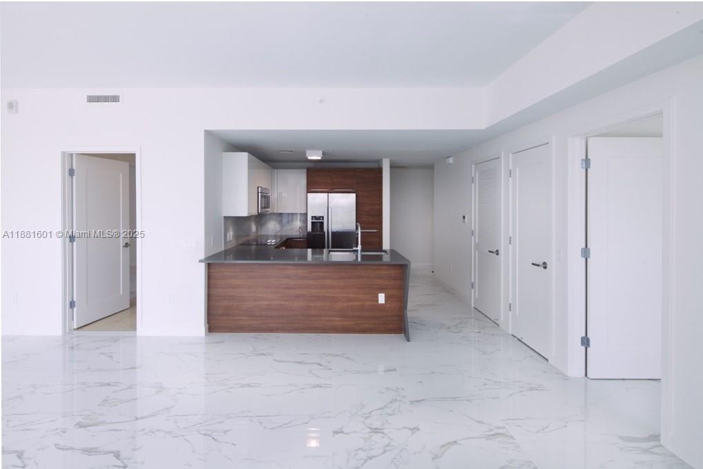 THE CRIMSON CONDO - Residential