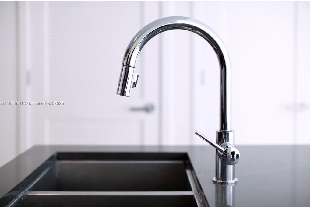 THE CRIMSON CONDO - Residential