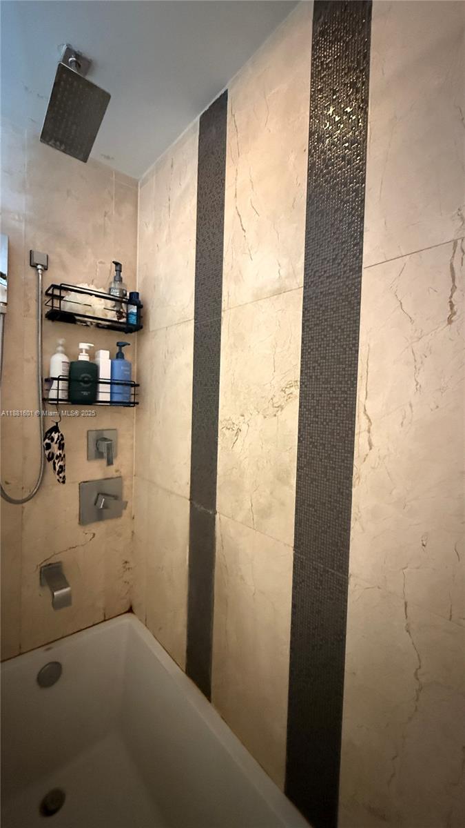 THE CRIMSON CONDO - Residential