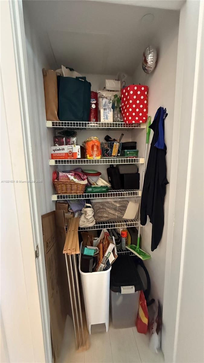 THE CRIMSON CONDO - Residential