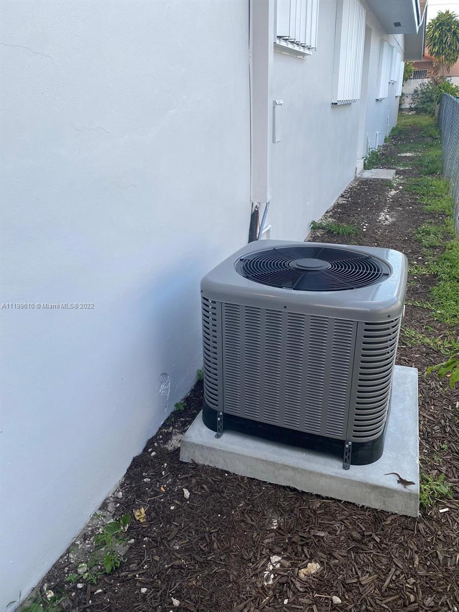 AMND MIAMI SUBURBAN ACRES - Residential Lease