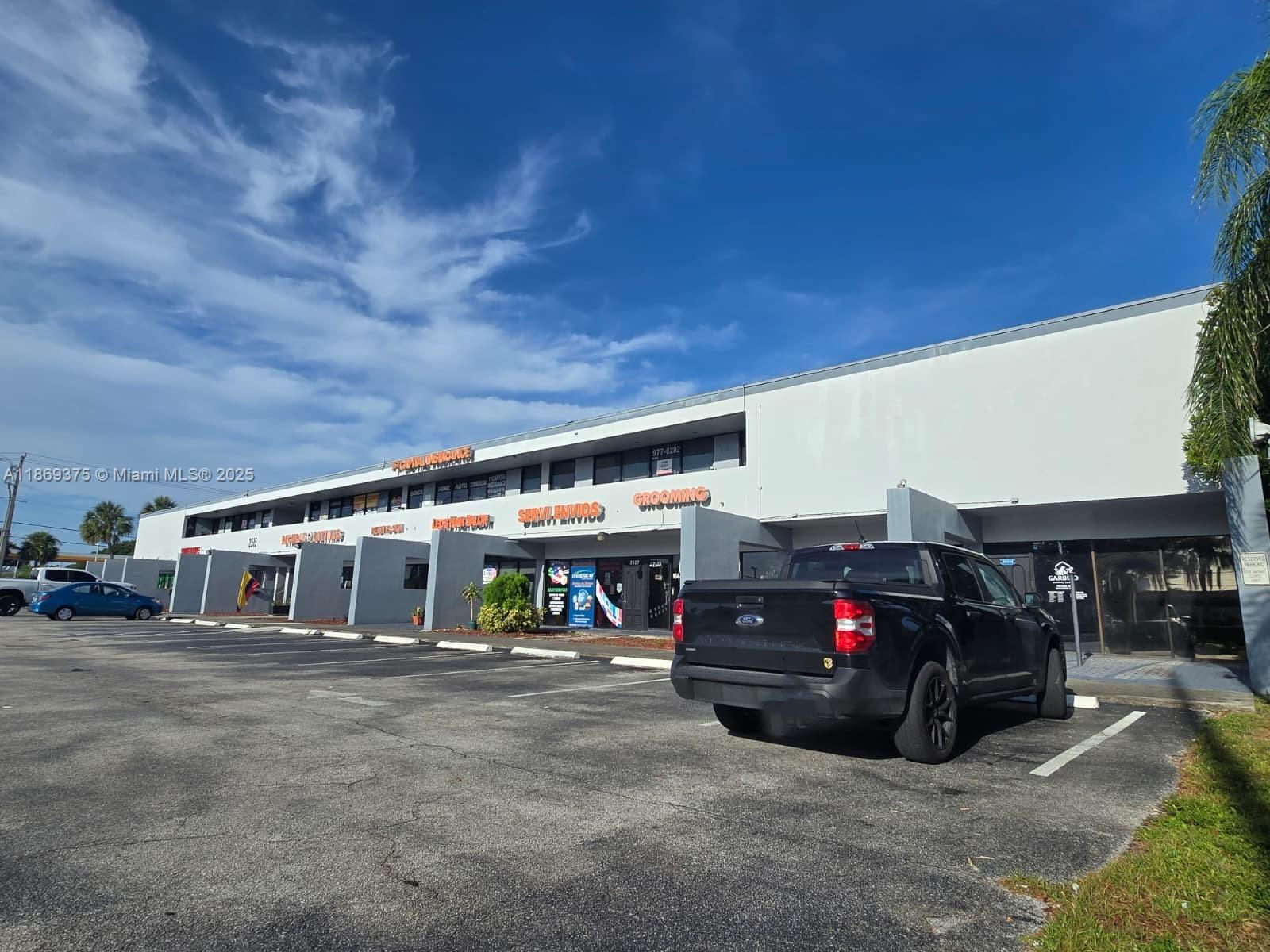 2501 N State Road 7 215/216