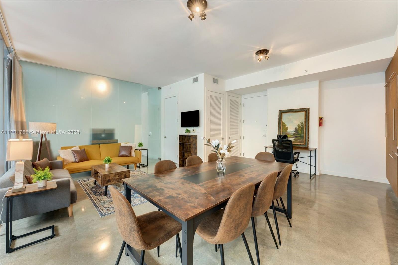 250 NW 24th St 2B