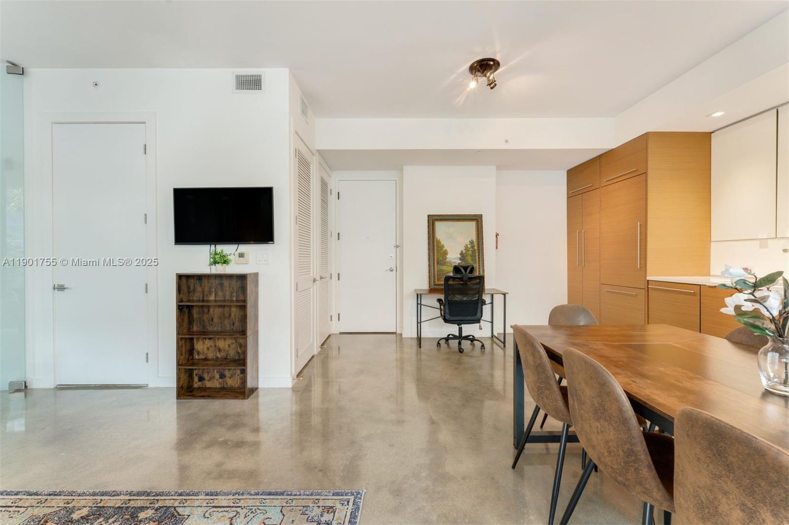250 WYNWOOD CONDO - Residential Lease
