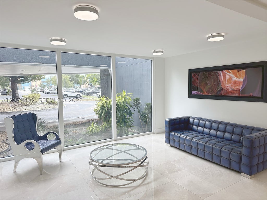 Photo of 919 Hillcrest Dr #407, Hollywood, FL 33021 (MLS # A12071402)