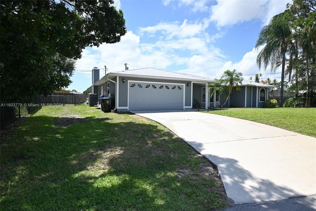 Photo of 2617 SW Elrod Ct, Port Saint Lucie, FL 34953 (MLS # A11603778)