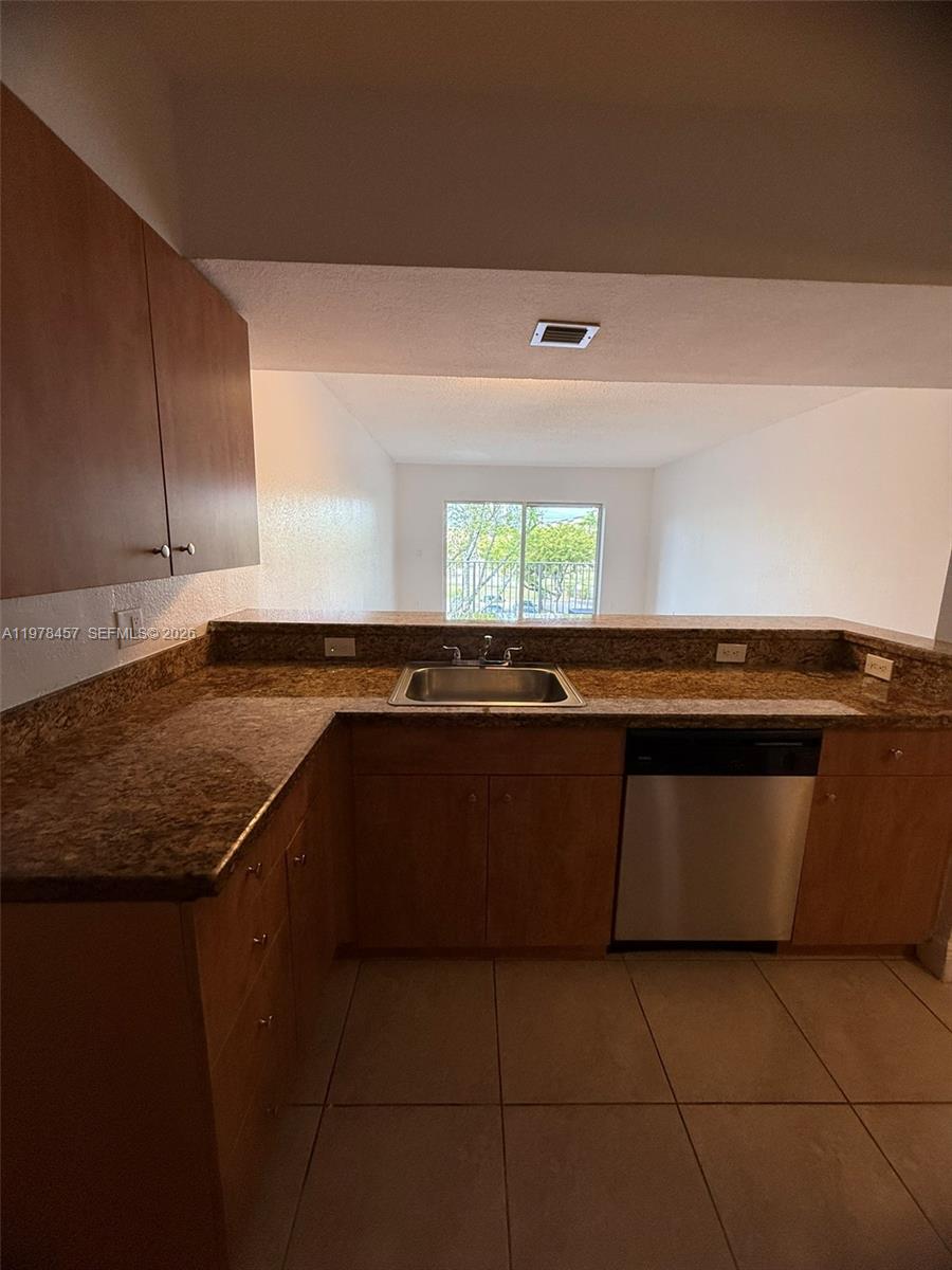 DORAL GARDENS II CONDO - Residential Lease