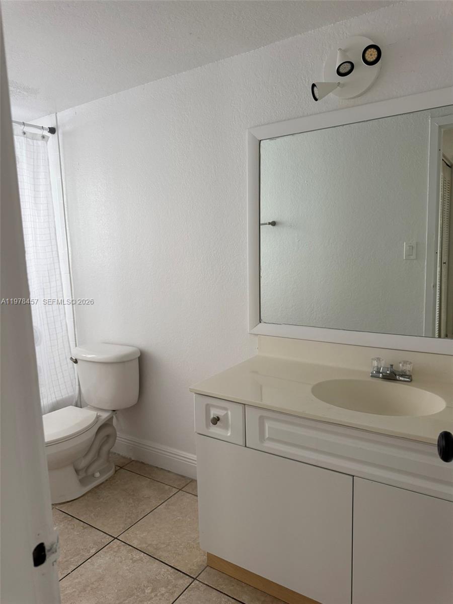 DORAL GARDENS II CONDO - Residential Lease