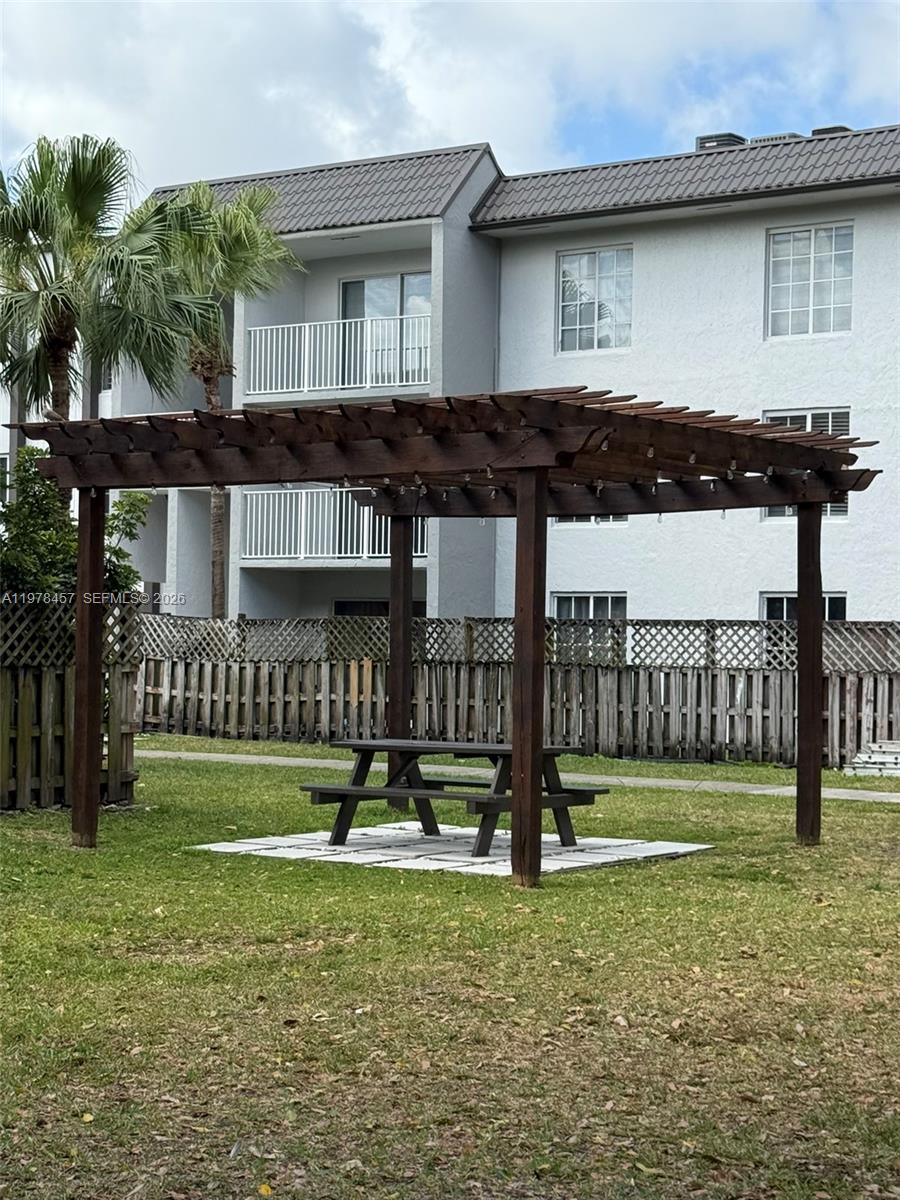 DORAL GARDENS II CONDO - Residential Lease