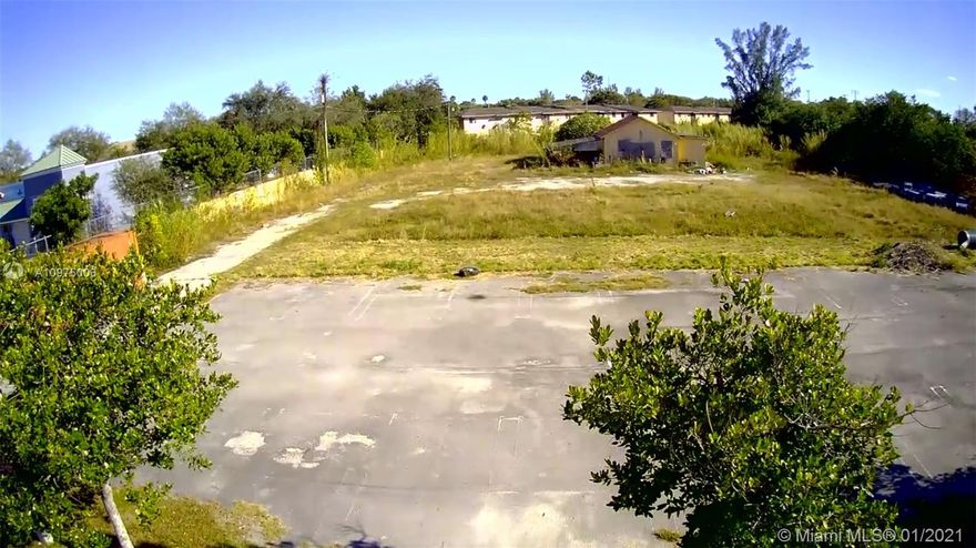 The best opportunity to have 139510 ft lot in US1, urban development area. Wide possibilities of residential construction, apartment building.