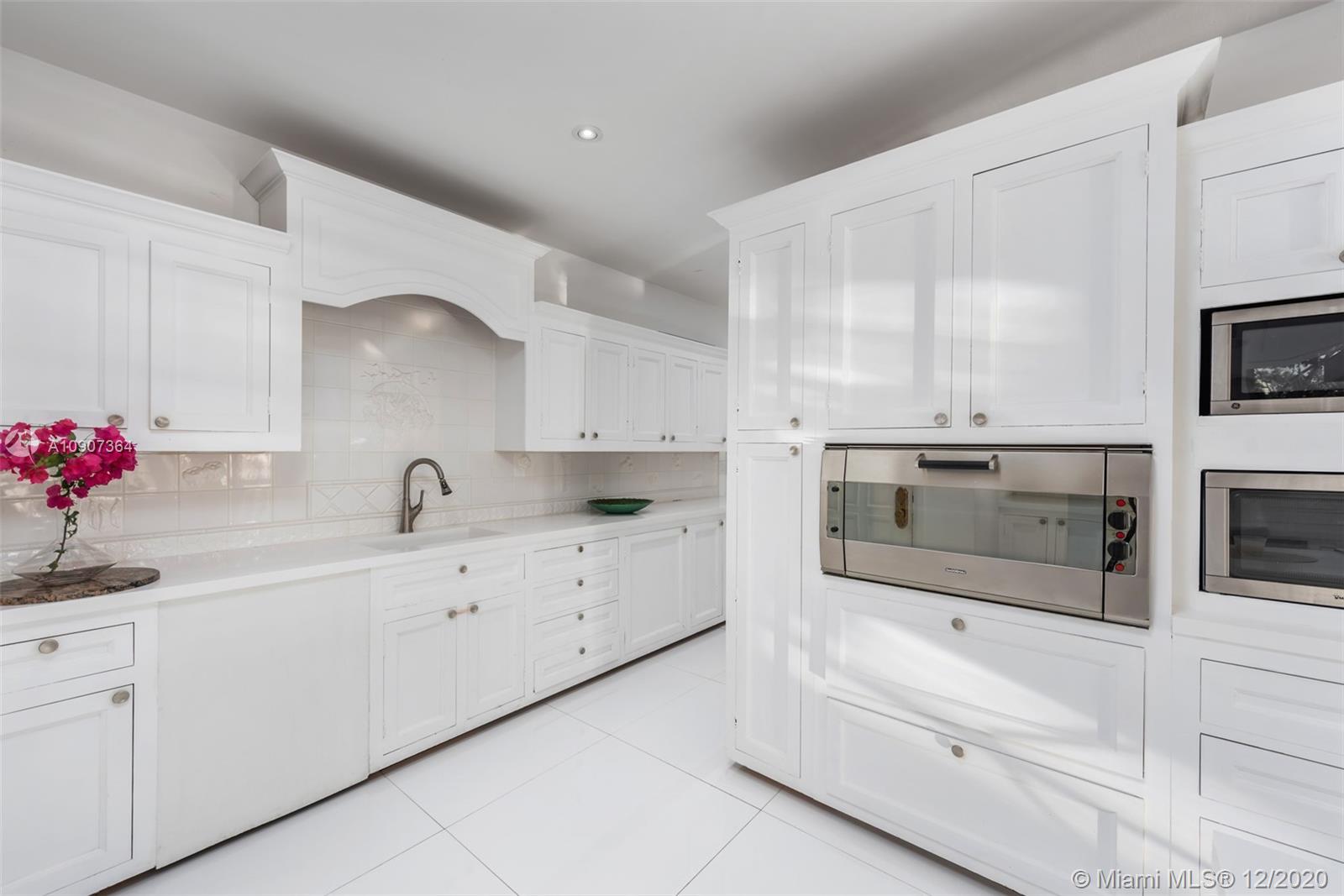 SUNSET ISLANDS-NO 4 - Residential