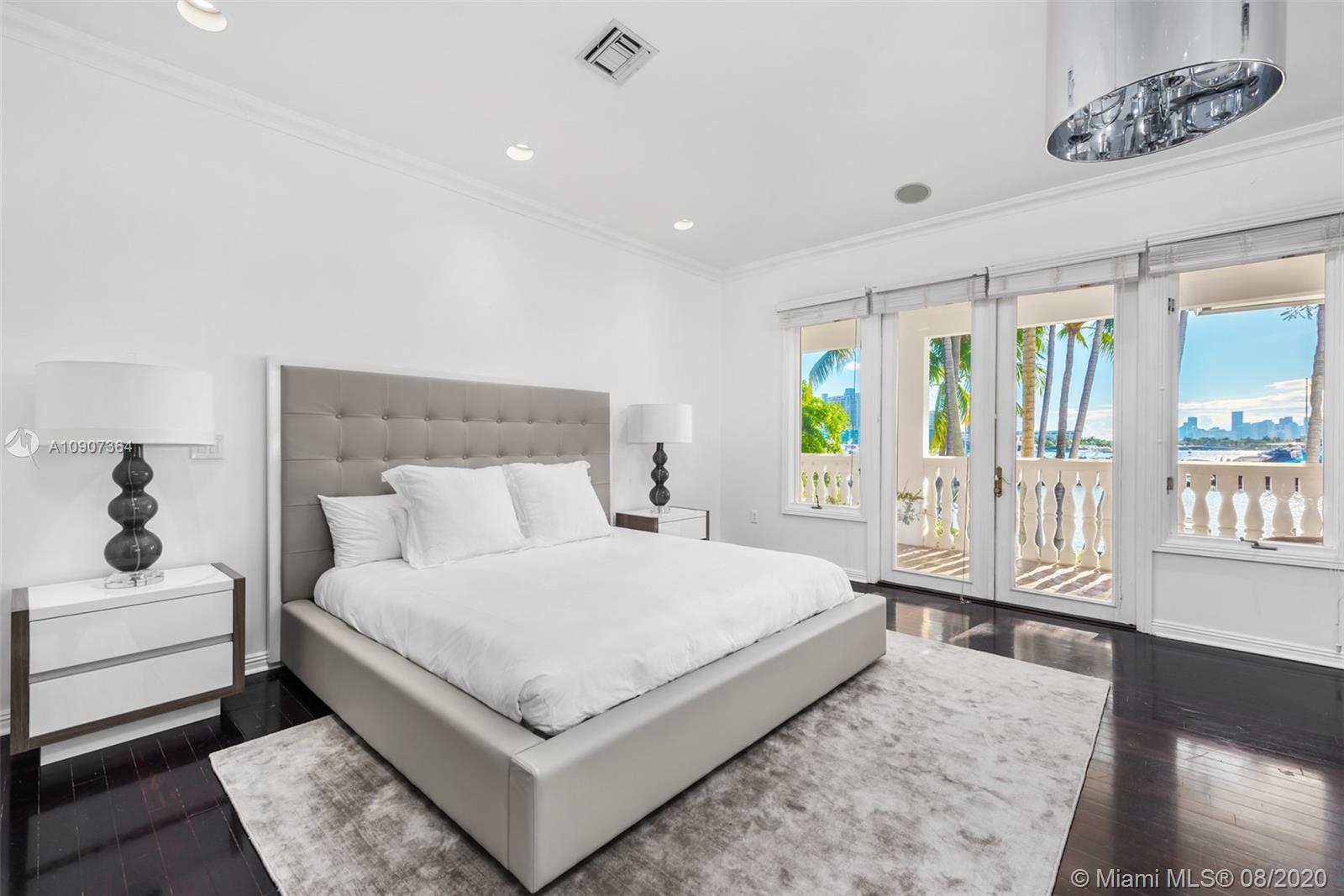 SUNSET ISLANDS-NO 4 - Residential