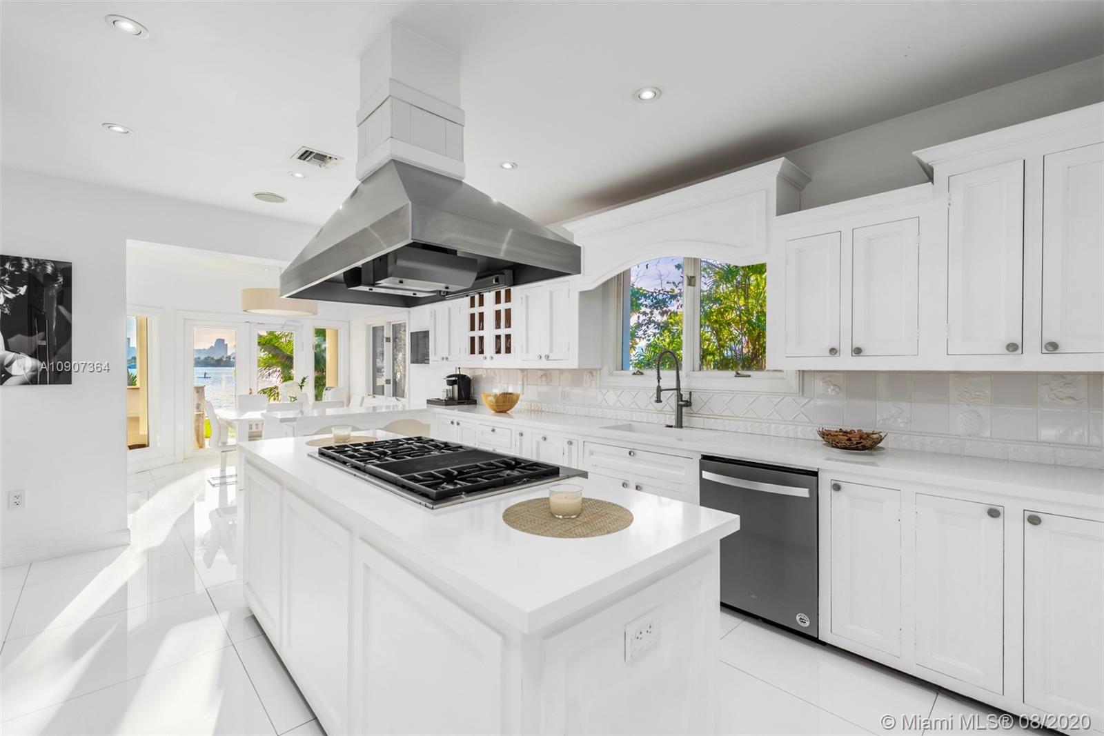 SUNSET ISLANDS-NO 4 - Residential