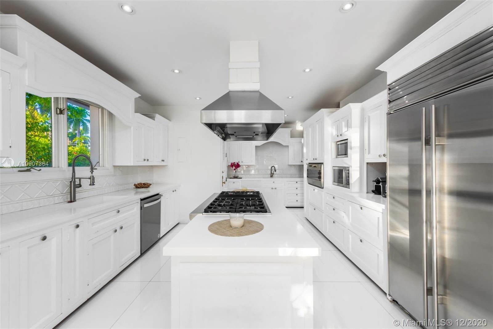 SUNSET ISLANDS-NO 4 - Residential