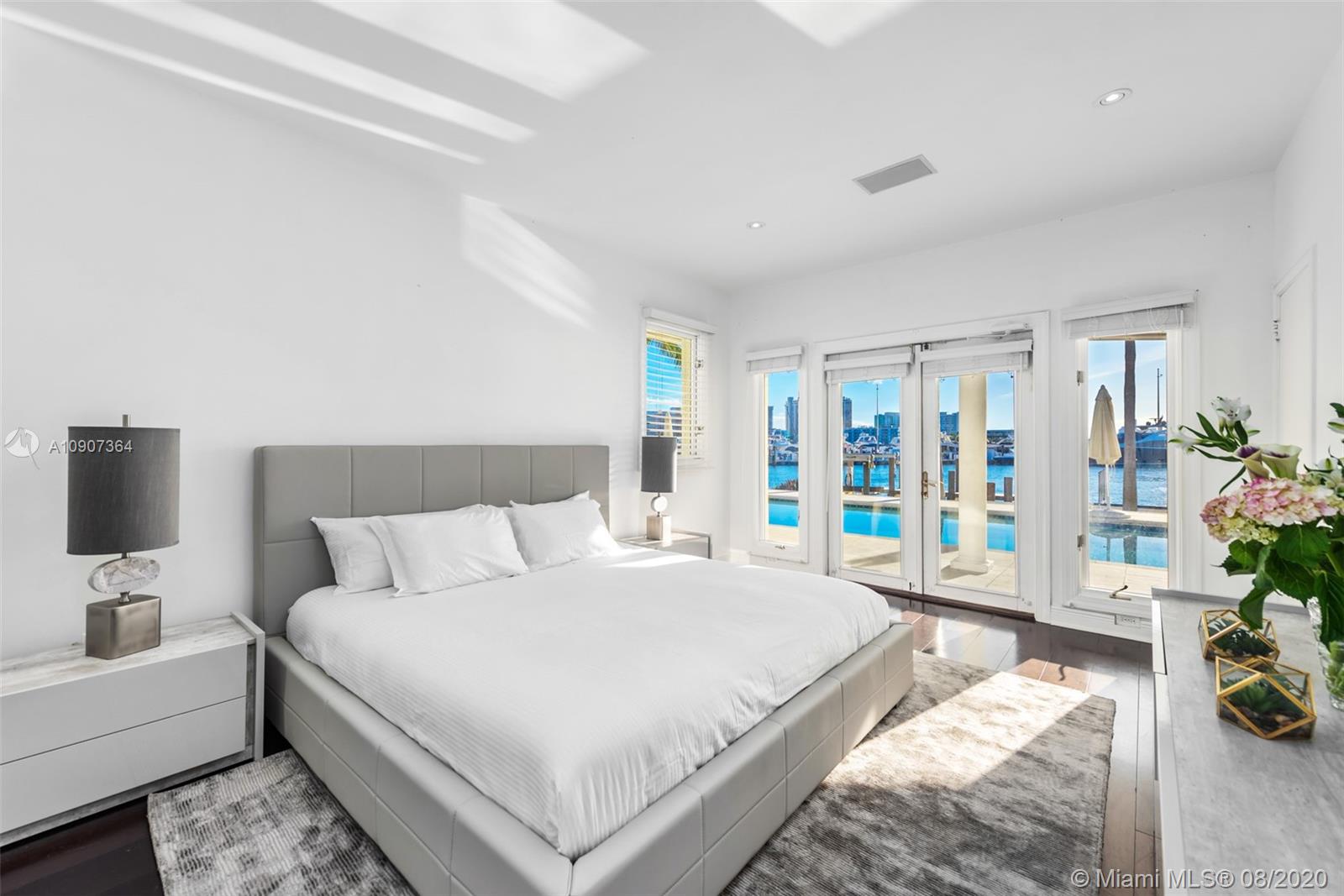 SUNSET ISLANDS-NO 4 - Residential