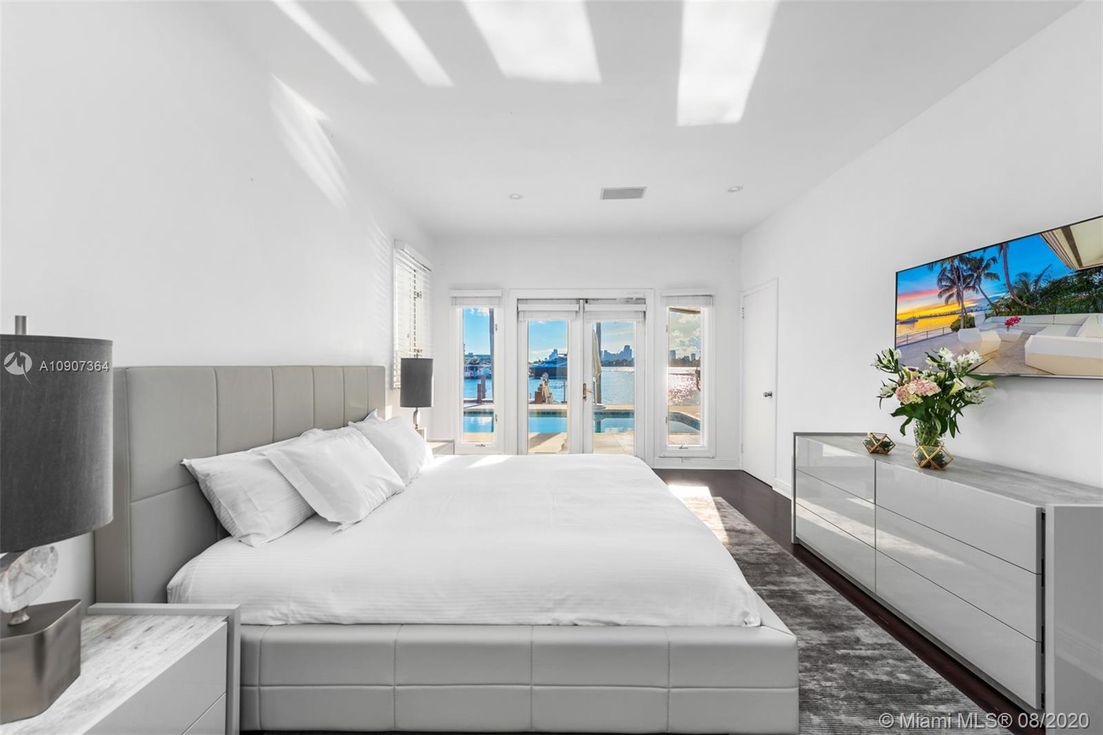 SUNSET ISLANDS-NO 4 - Residential