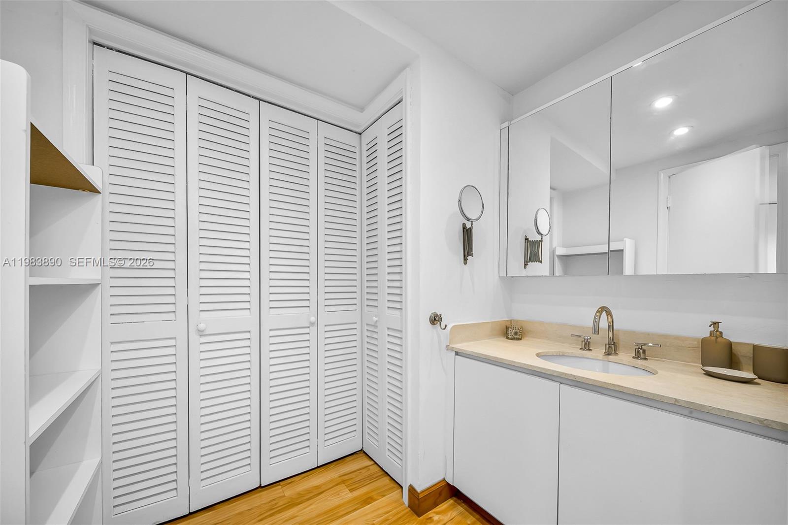 CRANDON TOWER CONDO - Residential