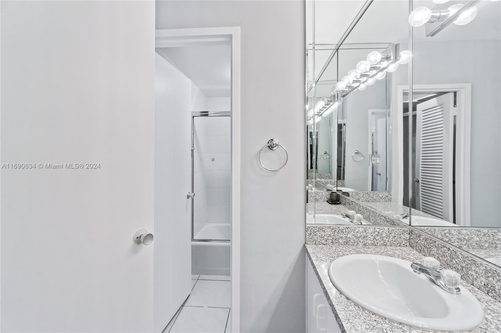 THE DECOPLAGE CONDO - Residential Lease