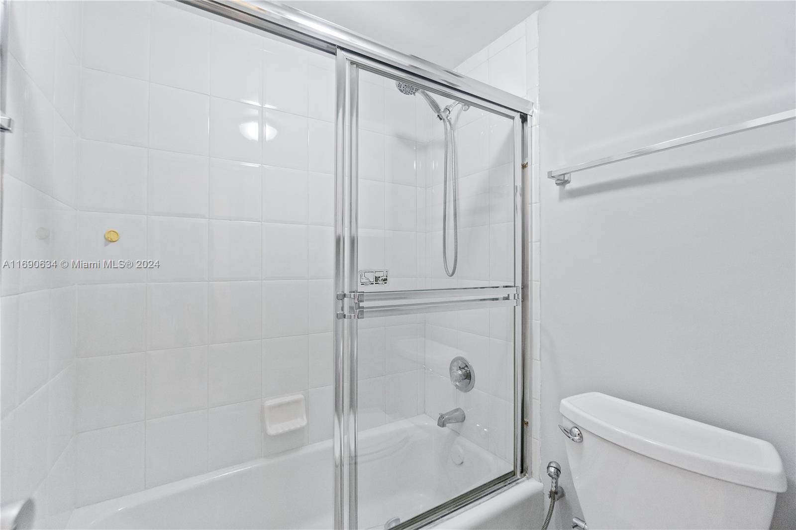 THE DECOPLAGE CONDO - Residential Lease