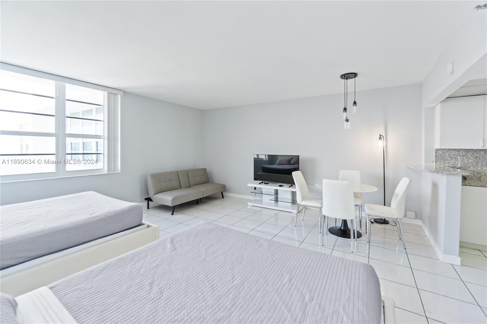 THE DECOPLAGE CONDO - Residential Lease