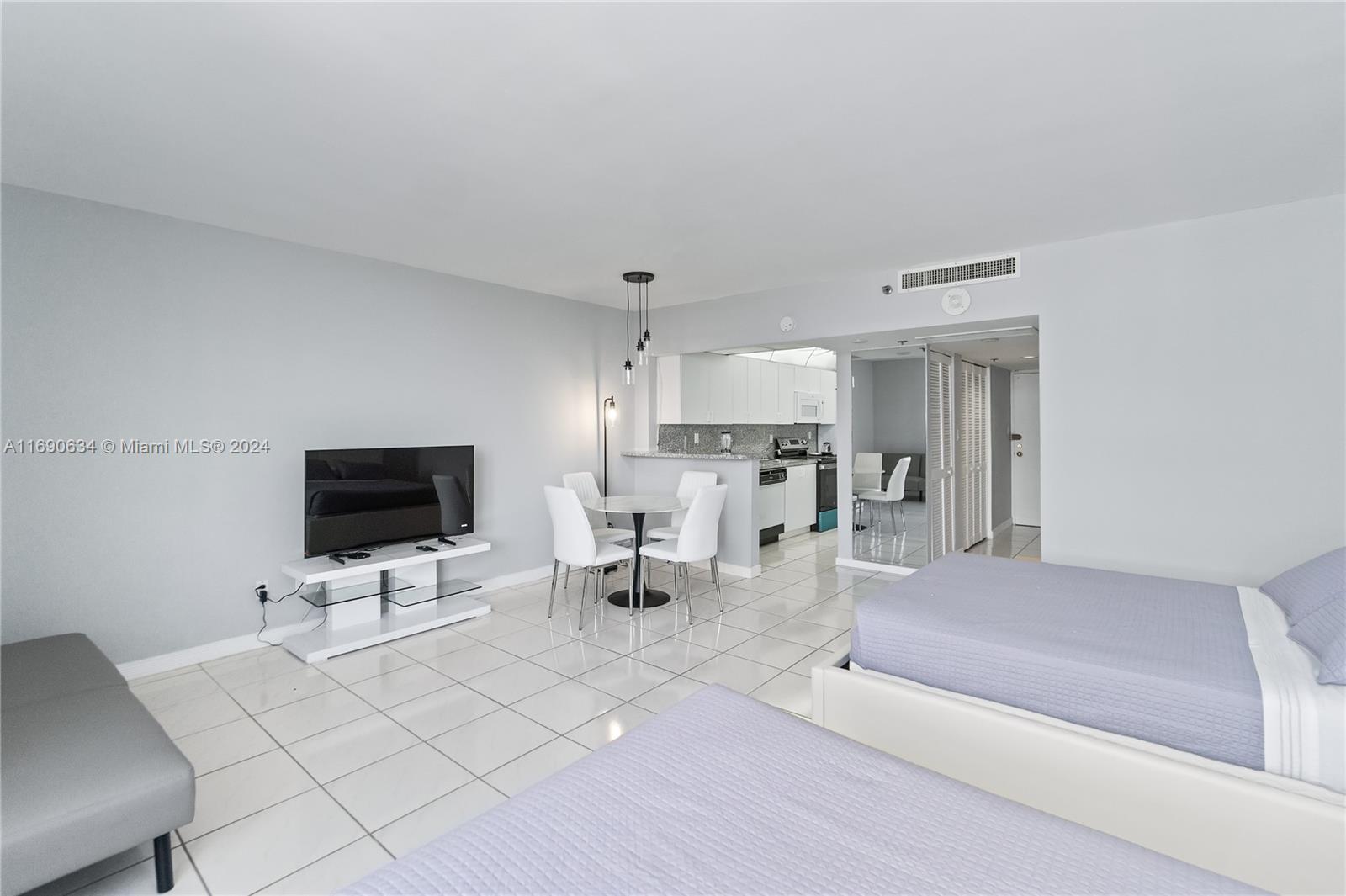 THE DECOPLAGE CONDO - Residential Lease