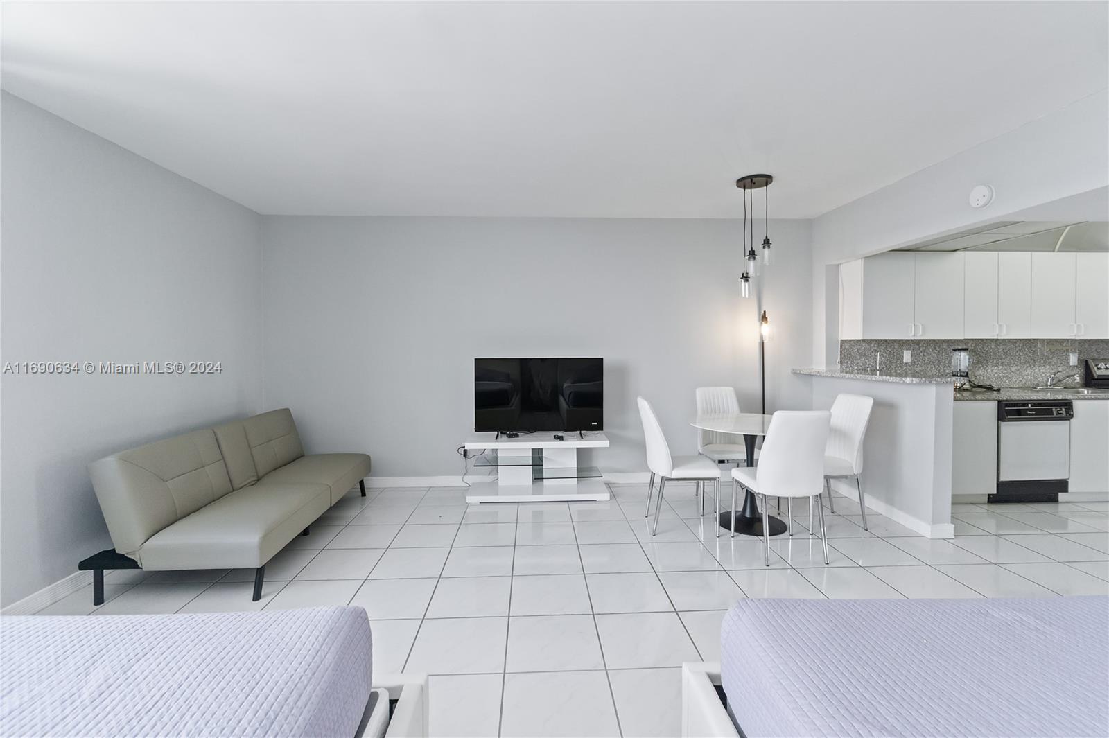 THE DECOPLAGE CONDO - Residential Lease