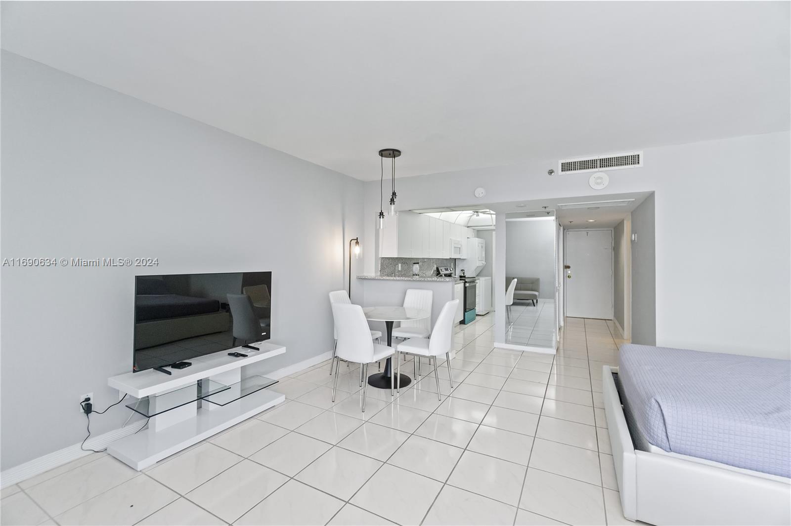 THE DECOPLAGE CONDO - Residential Lease