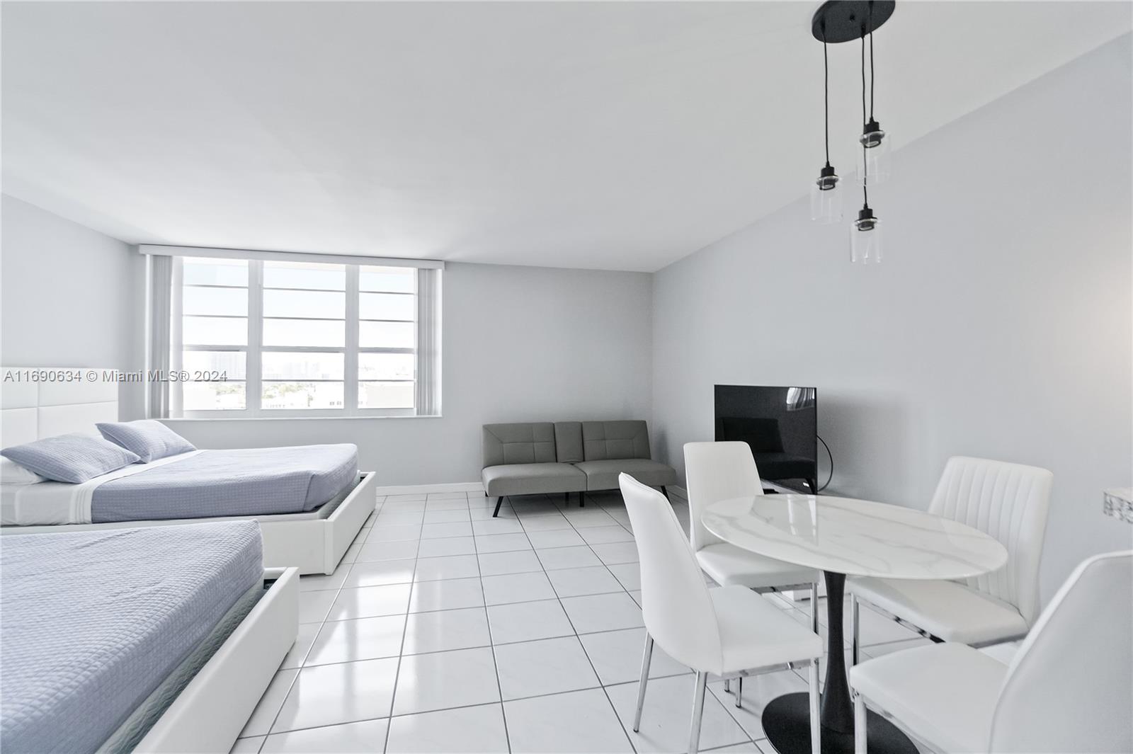 THE DECOPLAGE CONDO - Residential Lease