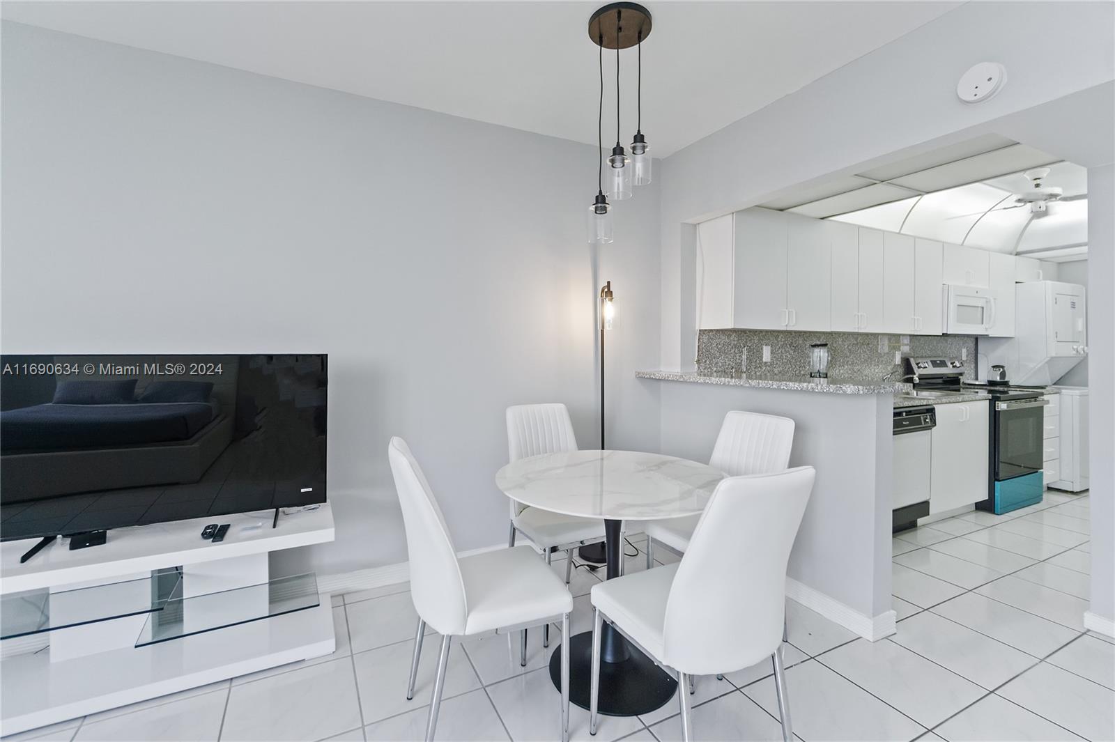 THE DECOPLAGE CONDO - Residential Lease