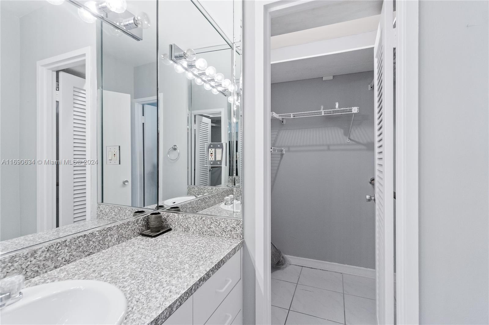 THE DECOPLAGE CONDO - Residential Lease