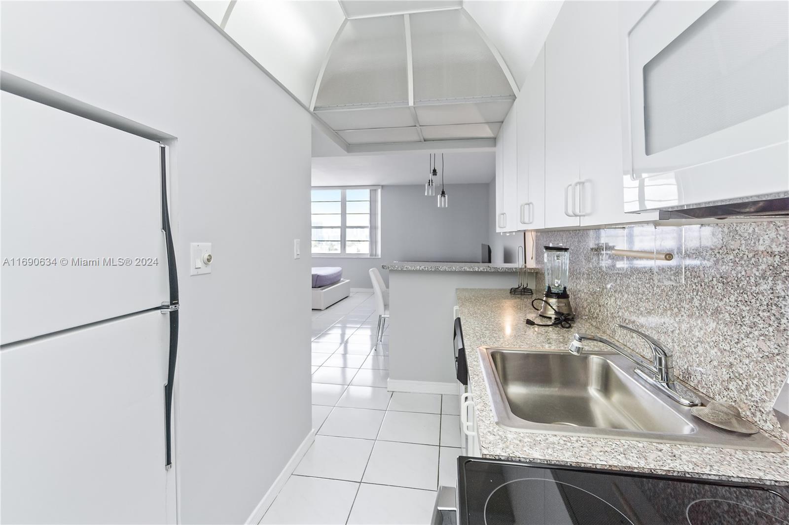 THE DECOPLAGE CONDO - Residential Lease