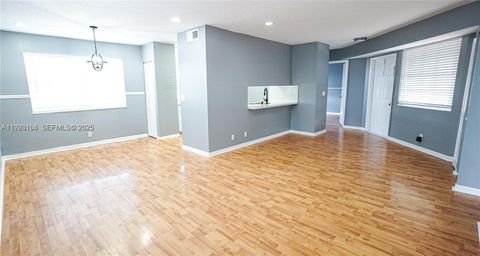 465 SW 86th Ave 208 Pembroke Pines FL 33025