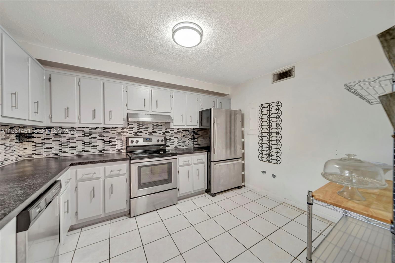 KENDALE LAKES TOWNHOUSE C - Residential